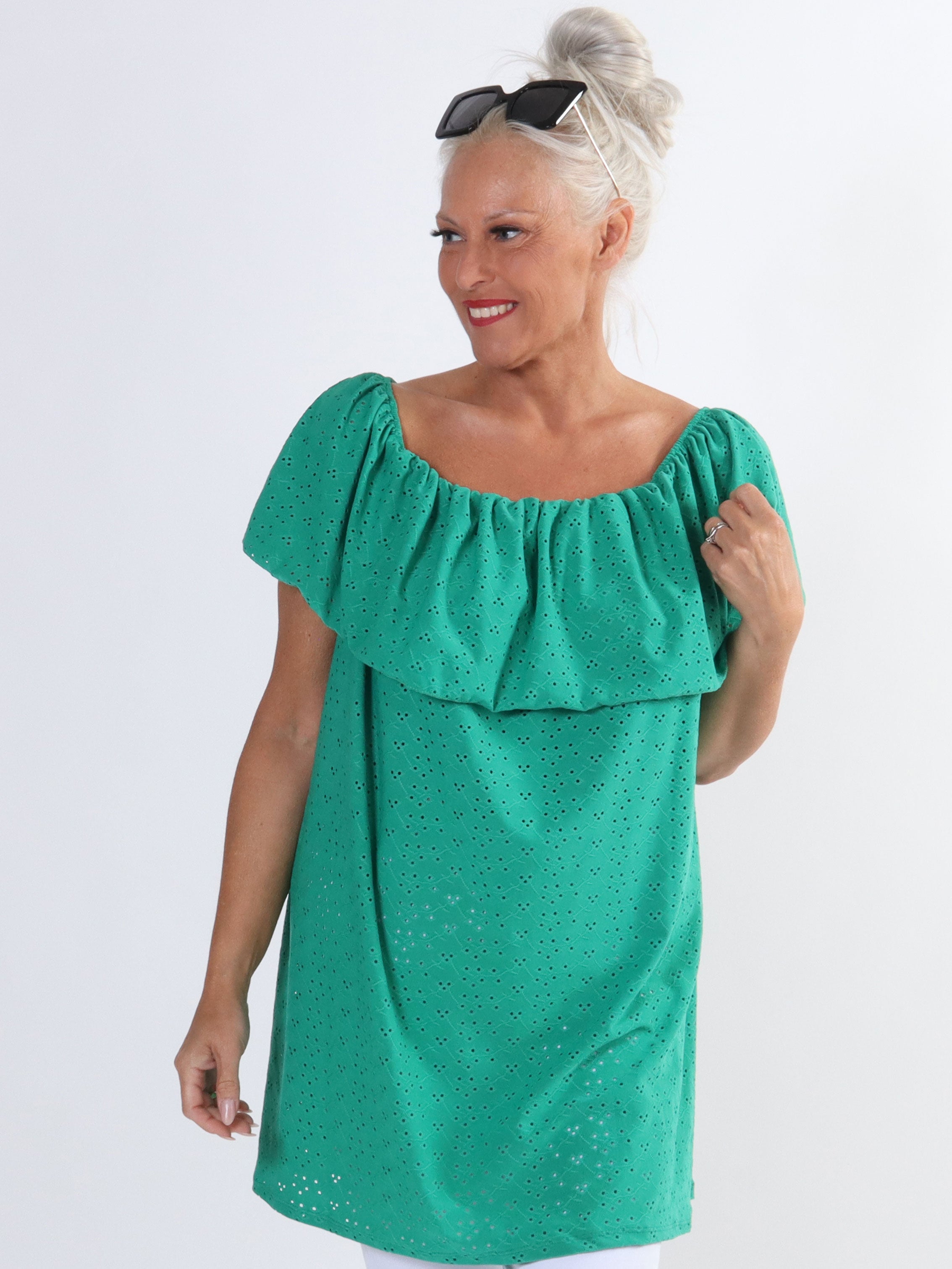 Sienna - Sød elastisk plus size tunika med broderie anglaise